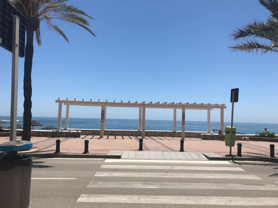 Apartamento Primera Linea De Playa フエンヒロラ エクステリア 写真